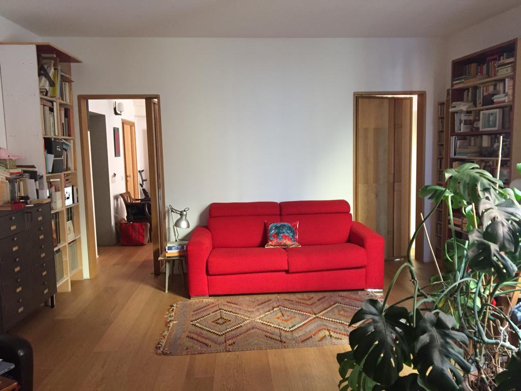 Appartamento contemporaneo in stile provenzale e vintage con parquet a Bologna per foto, video, eventi