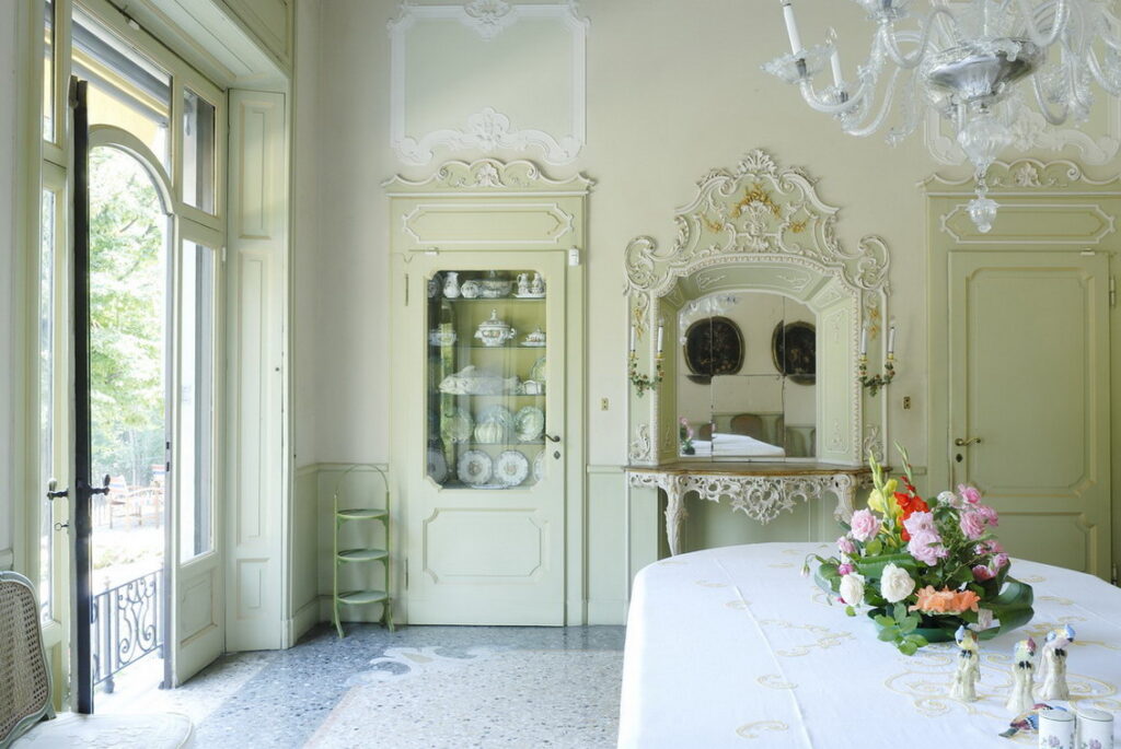 Villa classica con marmo e parquet a Lecco per foto, video, eventi
