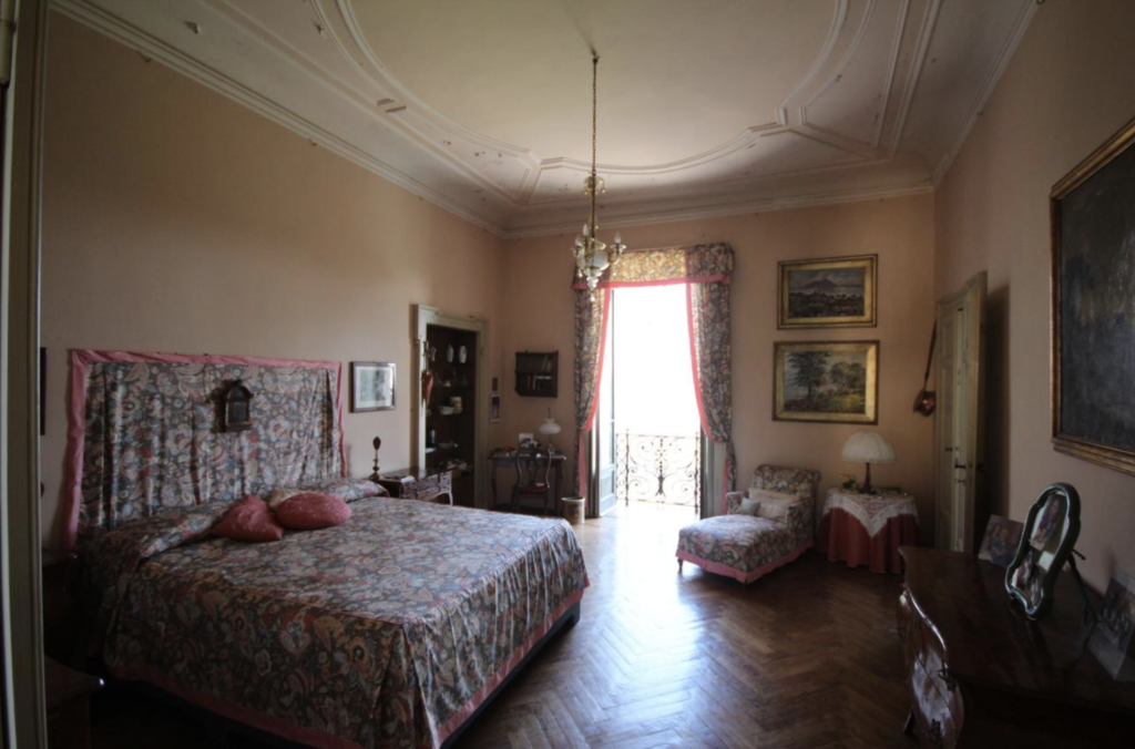 Villa classica con marmo e parquet a Lecco per foto, video, eventi