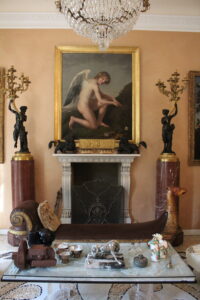 Villa classica in stile barocco con carta da parati e parco giardino a Milano per foto, video, eventi
