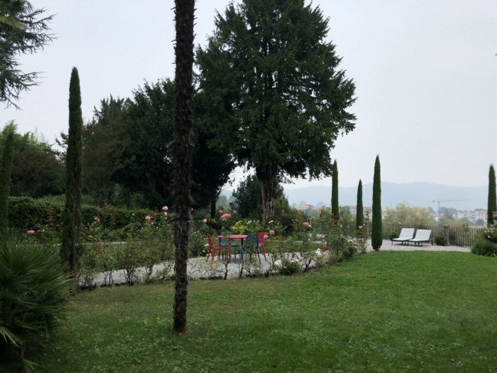 Villa di design in stile moderno con parco/giardino e vista panoramica a Lecco per foto, video, eventi