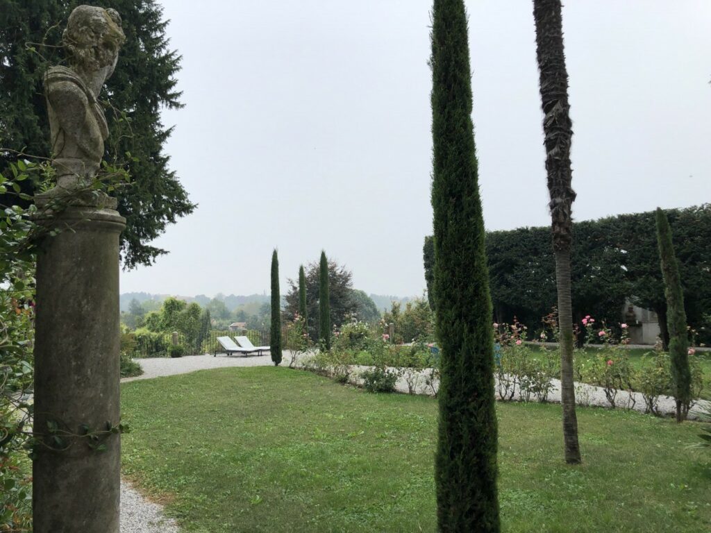 Villa di design in stile moderno con parco/giardino e vista panoramica a Lecco per foto, video, eventi