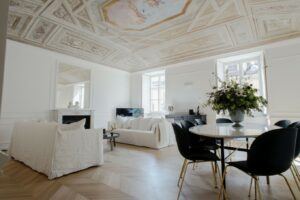 Appartamento classico in stile contemporaneo con marmo e parquet a Torino per foto, video, eventi