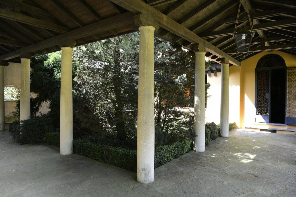 Villa classica con parquet e parco/giardino a Milano per foto, video, eventi