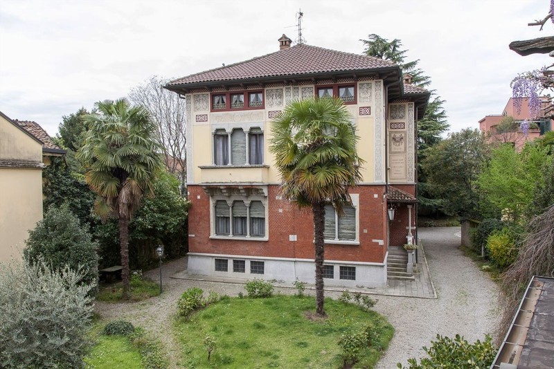 Villa classica in stile liberty con parquet, carta da parati e parco/giardino a Monza e Brianza per foto, video, eventi