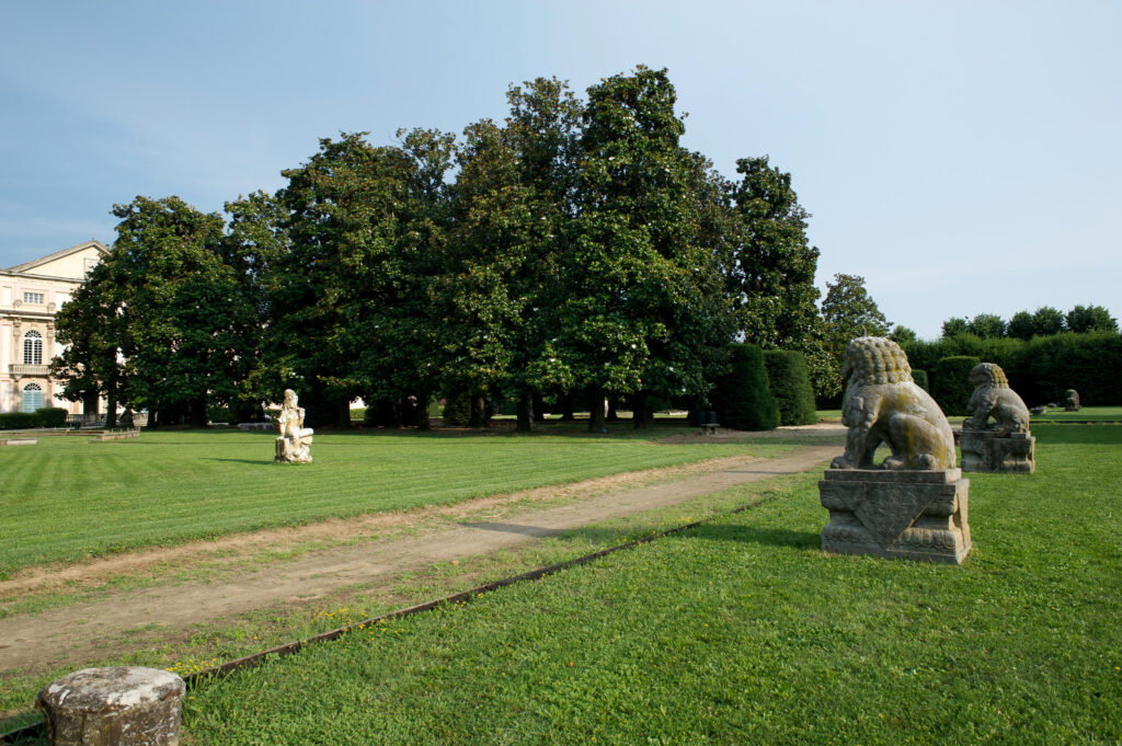 Dimora storica classica con parquet, particolari, vetrate e parco/giardino a Pavia per foto, video, eventi
