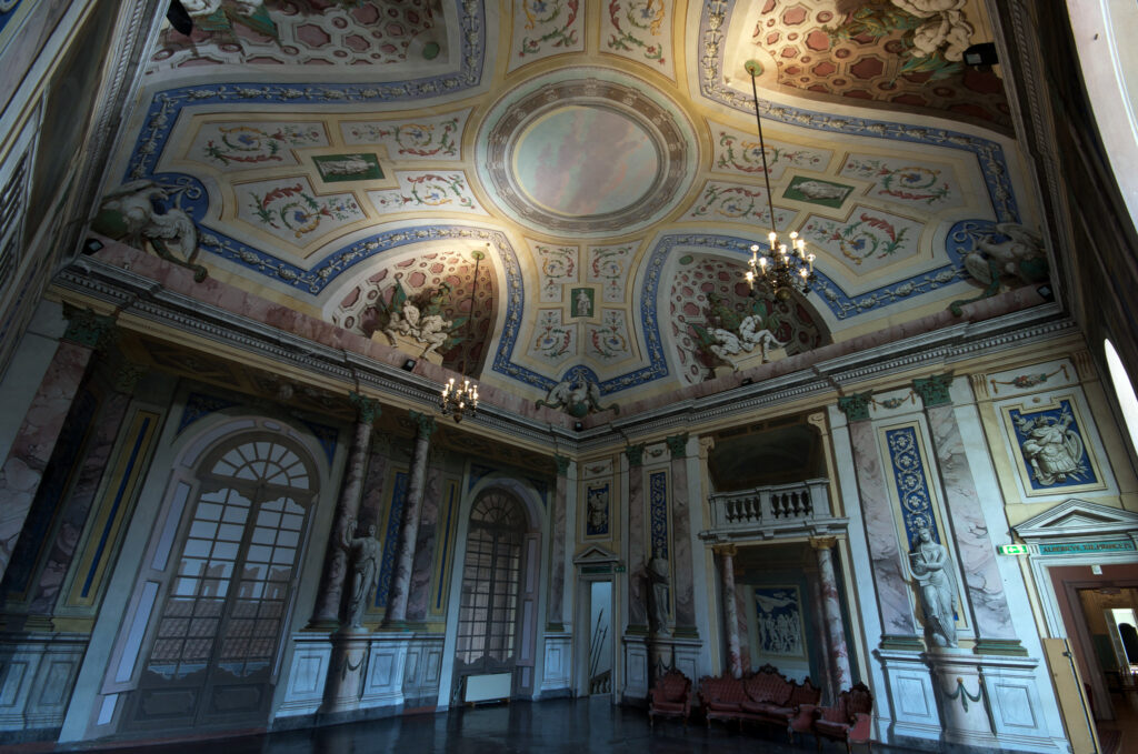 Dimora storica classica con parquet, particolari, vetrate e parco/giardino a Pavia per foto, video, eventi