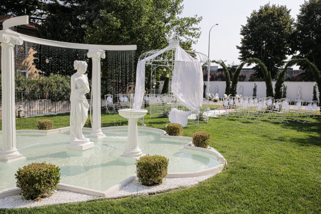 Villa classica in stile liberty con piscina a Milano per foto video eventi