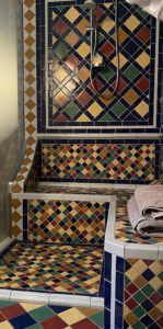 Attico di Roxy in stile marocchino con figure geometriche a Milano per foto e video