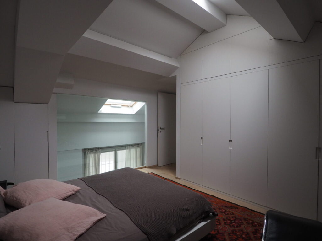 Loft in stile moderno total white a Milano per foto video eventi