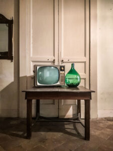 Appartamento di Marilù in stile vintage con lampade di design a Napoli per foto e video