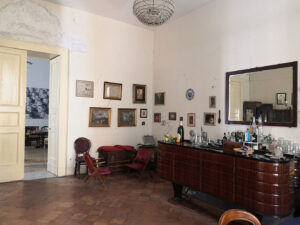 Appartamento di Marilù in stile vintage con lampade di design a Napoli per foto e video