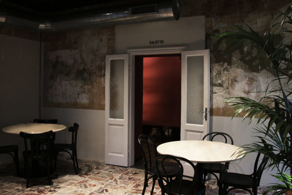 Spazio eventi di Gea in stile rustico con angolo bar a Milano per foto video ed eventi