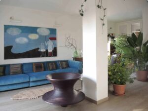 Appartamento di Sheila in stile boho chic con terrazzo a Milano per foto e video
