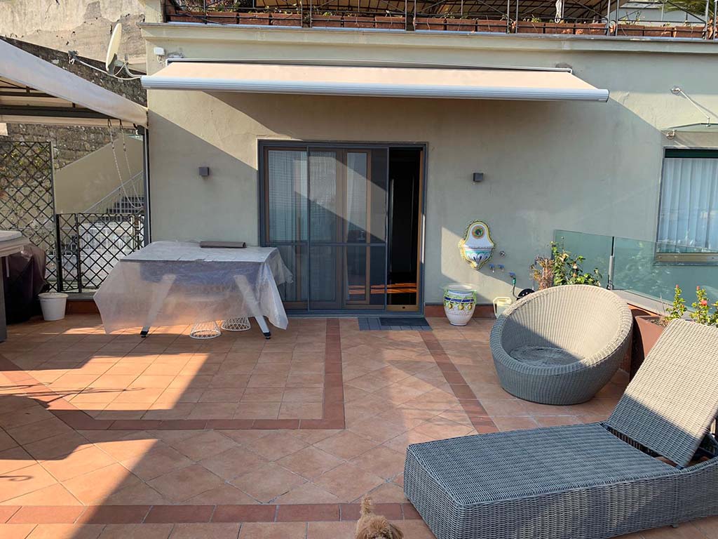 Appartamento di Lara in stile moderno con terrazza panoramica a Napoli per foto e video