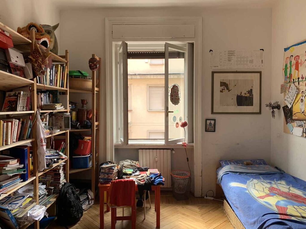 Appartamento di Goldie in stile contemporaneo con elementi artistici a Milano per foto e video