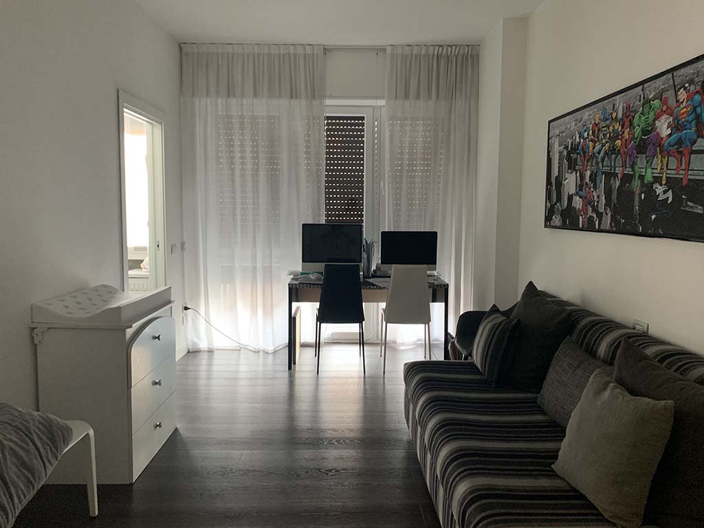 Appartamento di Jo in stile moderno con tonalità calde a Milano per foto e video