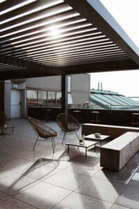 Spazio insolito di Vania in stile moderno con angolo bar a Milano per foto, video ed eventi