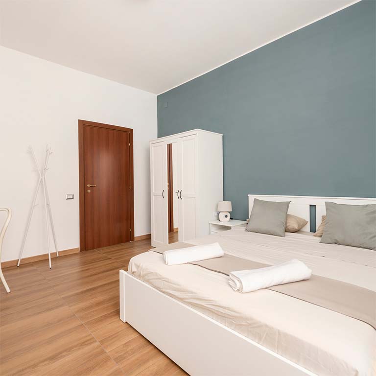 Appartamento di Nirvana in stile scandinavo con pavimenti in legno a Roma per foto e video
