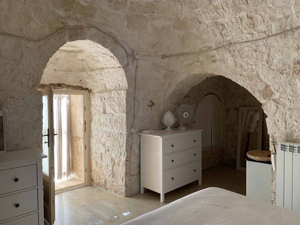 Villa di Alexia in stile tradizionale con soffitto a volte a Bari per foto e video
