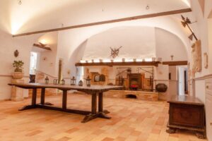 Dimora storica con affreschi storici a Fermo per foto video eventi