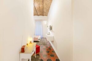 Appartamento con cementine e soffitti a volta a Napoli per foto video eventi