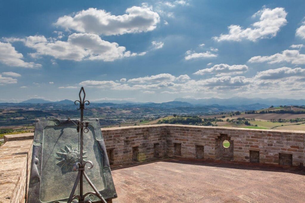 Dimora storica fortezza con mura a Fermo per foto video eventi