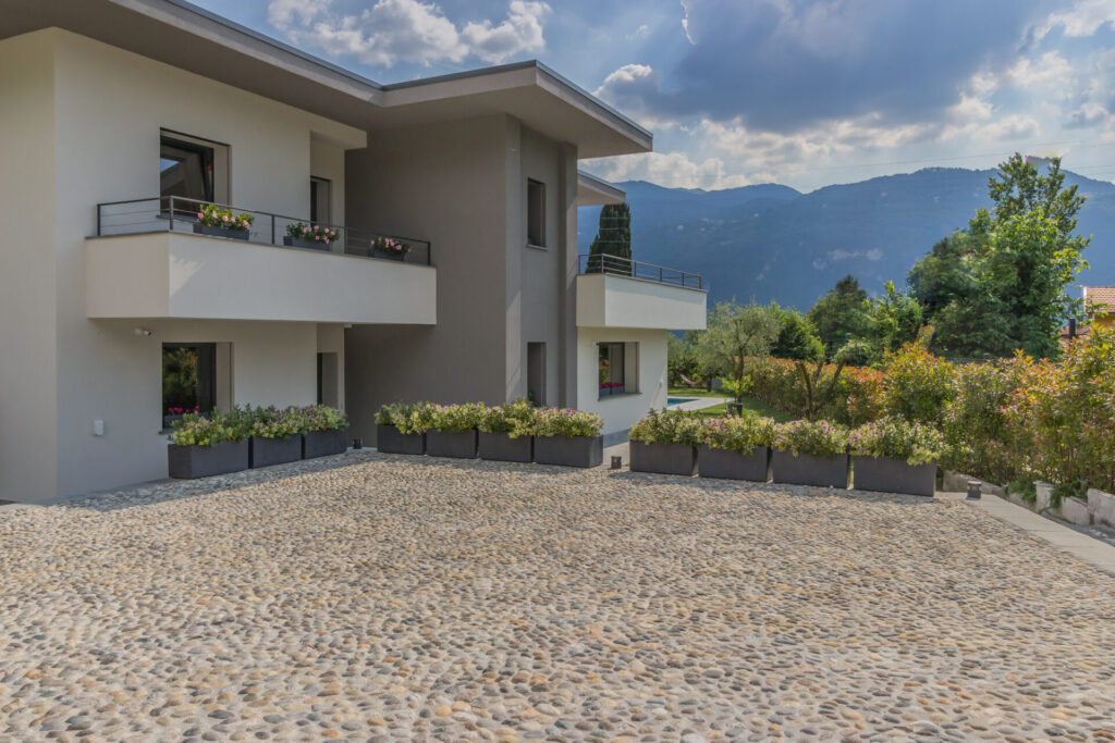Villa moderna con piscina a Lecco per foto video eventi