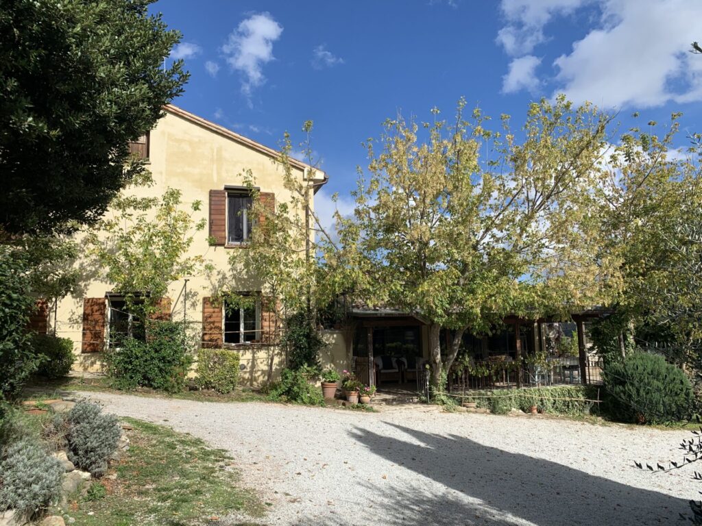 Villa in stile rustico con piscina a Pesaro e Urbino per foto video eventi