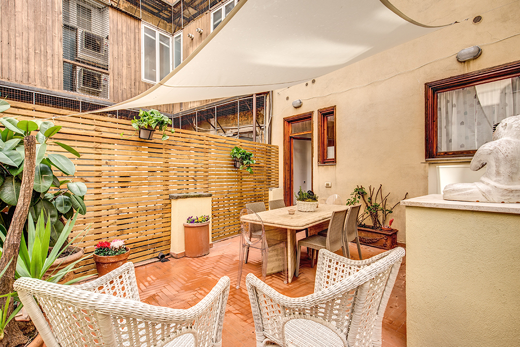 Appartamento in stile provenzale con parquet a Roma per foto video eventi
