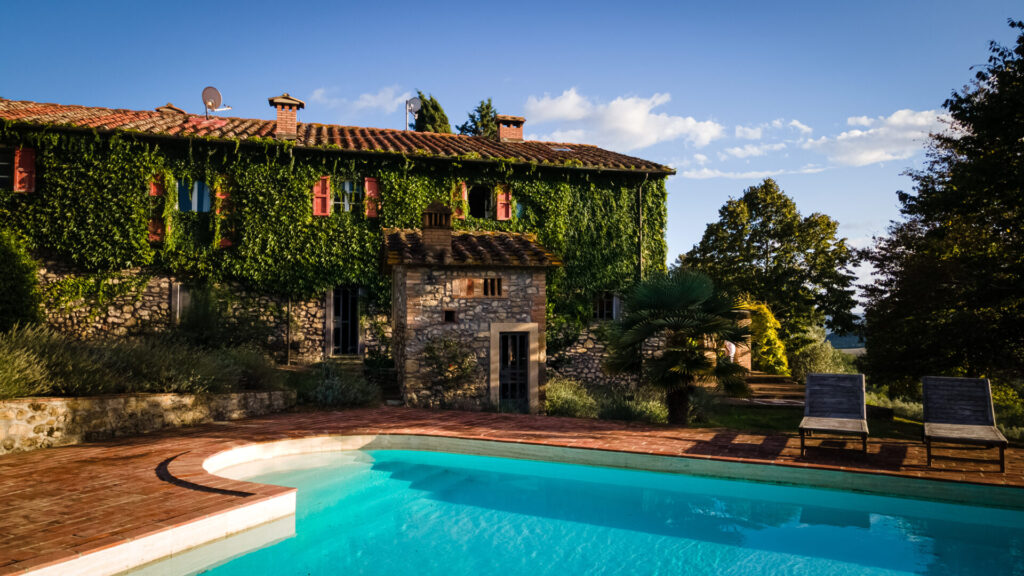 Villa con giardino e piscina a Pisa per foto video eventi