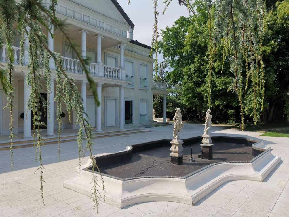 Villa in stile neoclassico con colonnato in marmo a Pavia per foto video eventi