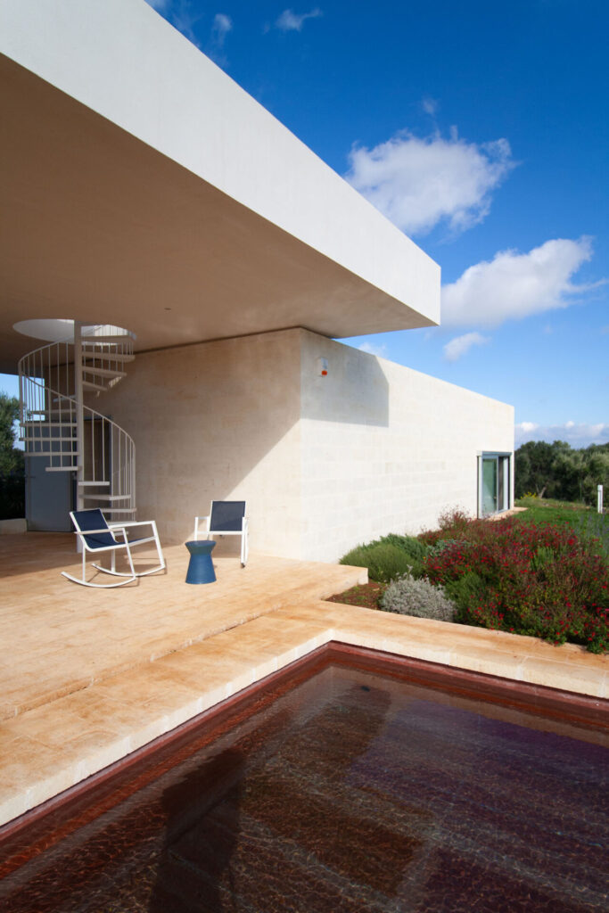Villa moderna con giardino e piscina a Brindisi per foto video eventi