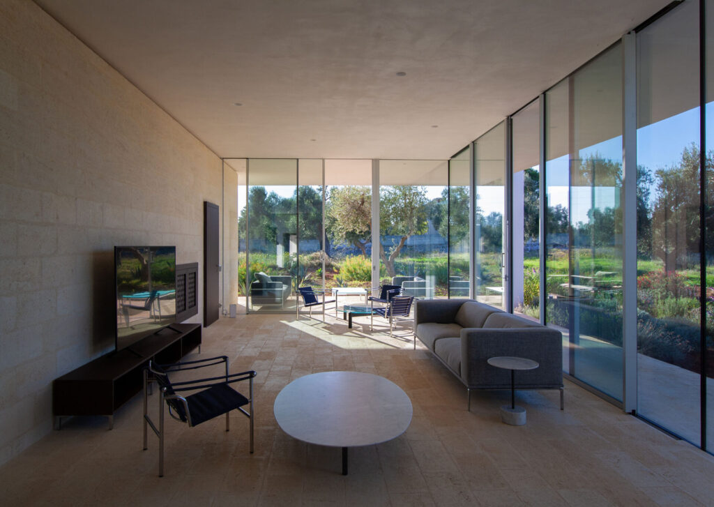 Villa moderna con giardino e piscina a Brindisi per foto video eventi