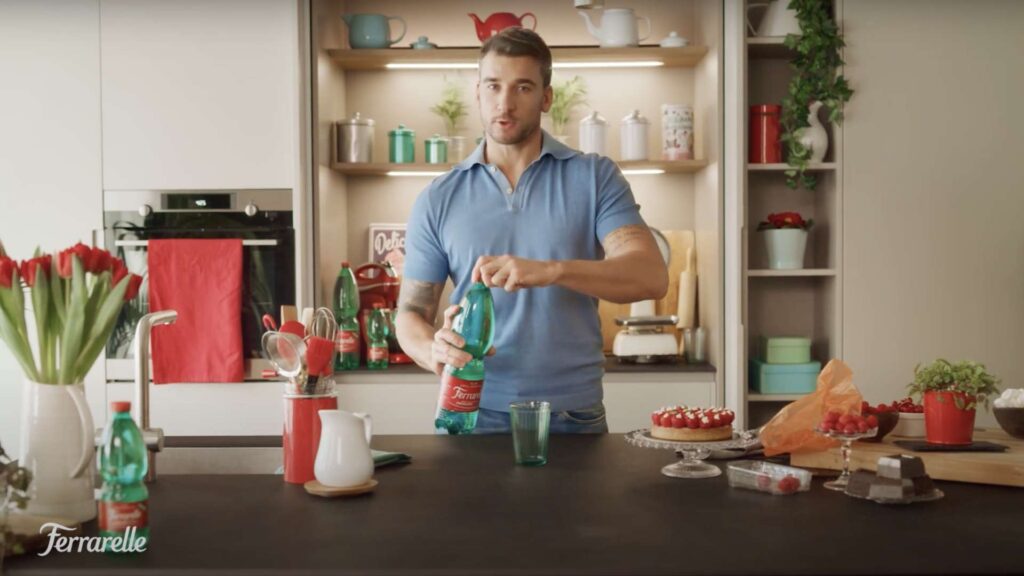 Lo spot Ferrarelle nel loft di Bernardino
