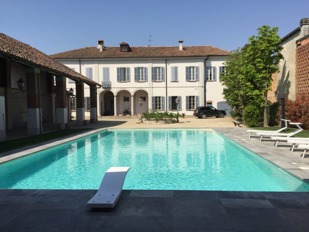 Cascina moderna con piscina a Pavia per foto video eventi