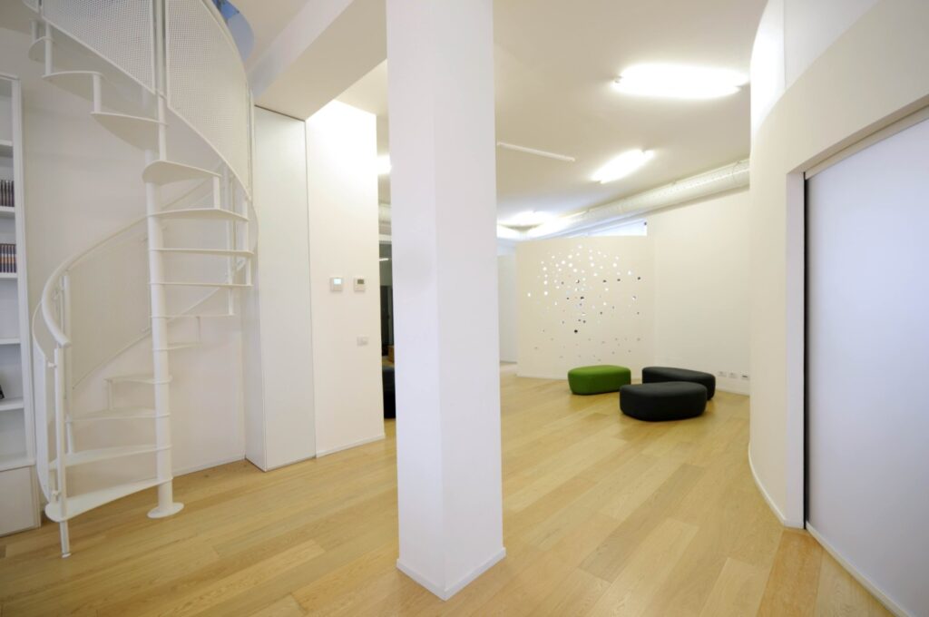 Ufficio loft open space e moderno a Milano per foto video eventi