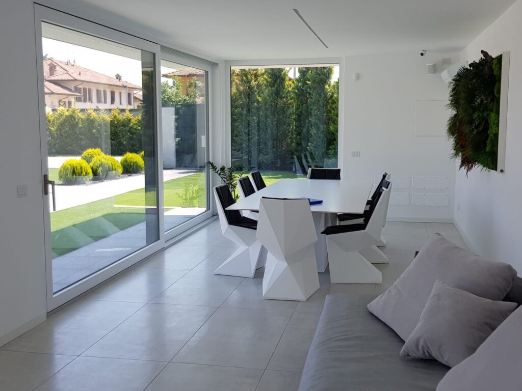 villa di design e moderna con piscina e giardino a Pavia per shooting foto video eventi