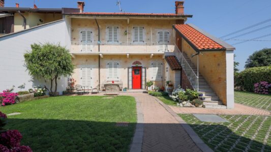 Acerola Farmhouse
